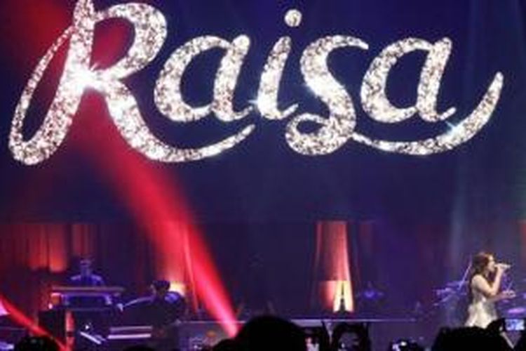 Penyanyi Raisa Andriana menggelar konser tunggal yang bertajuk Raisa 'Pemeran Utama' di Istora Senayan, Minggu (24/5/2015). Konser itu merupakan bagian dari perayaan lima tahun perjalanan Raisa di industri musik Indonesia. 