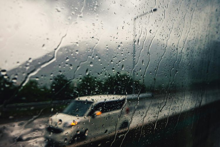 Ilustrasi hujan. BMKG menyatakan wilayah Jawa Tengah kini terdampak fenomena kemarau basah hingga sepekan ke depan.