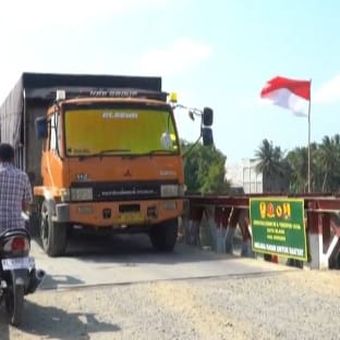 Ilustrasi jembatan bailey dilintasi truk.