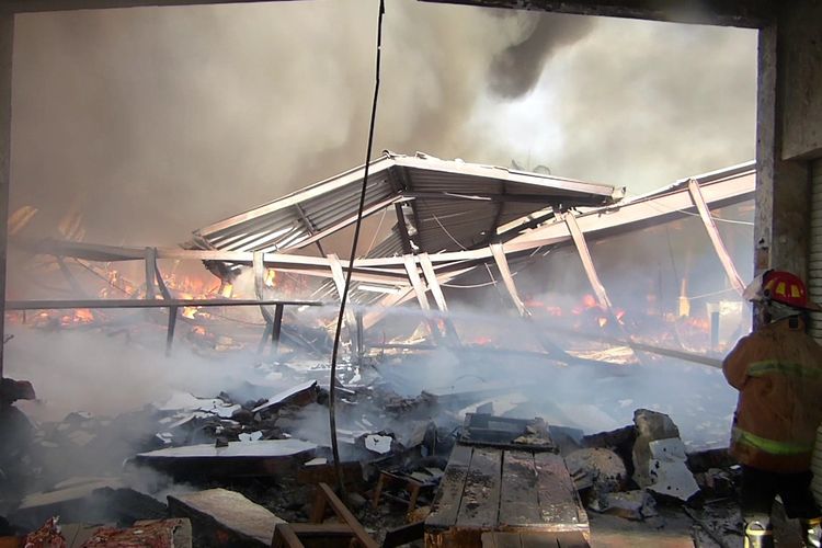 Kebakaran besar melanda Pasar Kutoarjo, Kabupaten Purworejo Jawa Tengah pada Jumat (16/8/2024) pagi. 