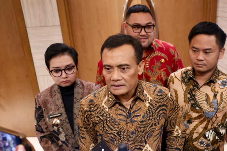 Ahmad Luthfi Tak Mau Warga Terus Mengeluh, Perbaikan Jalan Rusak Jateng Dikebut