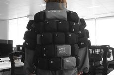 Brand Fashion Asal Inggris Bikin Puffer Jacket Terinspirasi Keyboard