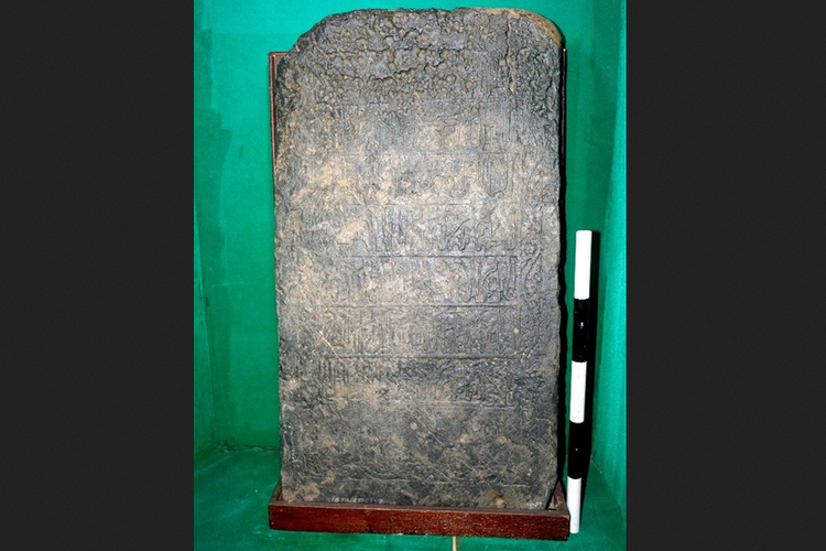 Nisan Fatimah binti Maimun yang menjadi bukti masuknya Islam ke Jawa pada abad ke-11.