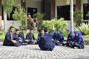 [POPULER EDUKASI] 10 SMK Terbaik Nasional Berdasar Nilai UTBK | BCA Buka Beasiswa 2022 Lulusan SMA-SMK | JNE Buka 4 Lowongan Kerja Lulusan SMA-SMK 