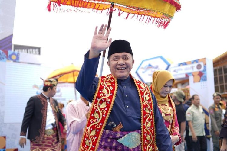 Gubernur Sumatera Selatan (Sumsel) Herman Deru dalam gelaran Festival Danau Ranau ke XXIII Tahun 2023 di Desa Banding Agung Ogan Komering Ulu (OKU) Selatan, Rabu (21/6/2023).
