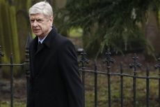 Arsene Wenger Kibarkan Bendera Putih 