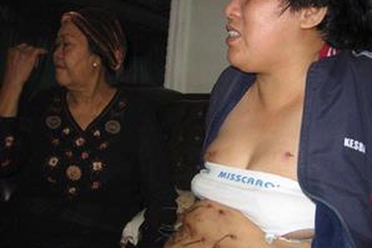 Noorsyaidah ditemani kakaknya Hj Siti Robiah di Samarinda, Kalimantan Timur.