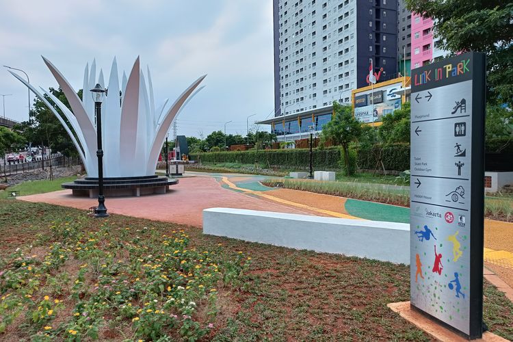 Potret Link In Park, taman baru di kawasan Rawasari, Jakarta Pusat. Pantauan Kompas.com di lokasi pada Sabtu (14/1/2023), fasilitas umum itu masih ditutup untuk umum. 