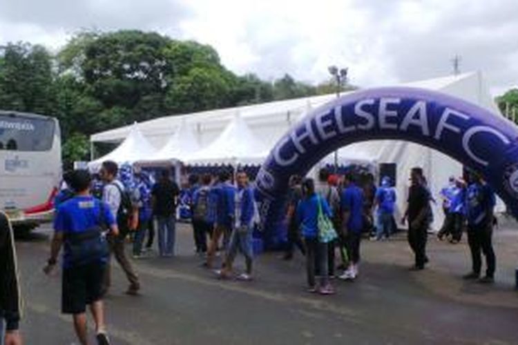 Suasana fan zone Chelsea di Stadion Gelora Bung Karno, Kamis (25/7/2013) siang. 
