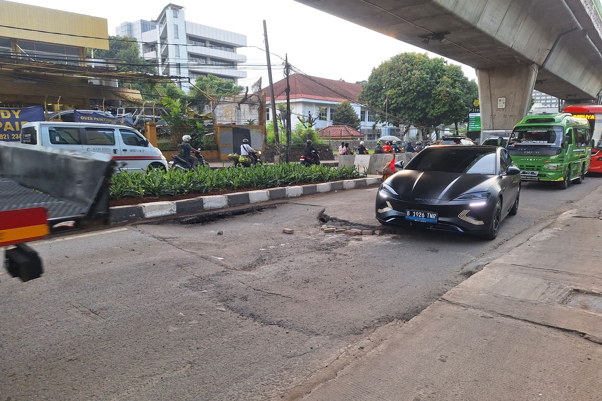 Amblesan Jalan Ciledug Raya Makan Korban, Sejumlah Pemotor Terjatuh