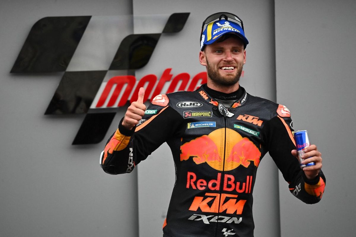 KTM South African rider and winner Brad Binder celebrates after winning the Austrian Motorcycle Grand Prix at the Red Bull Ring race track in Spielberg, Austria on August 15, 2021. (Photo by Joe Klamar / AFP)