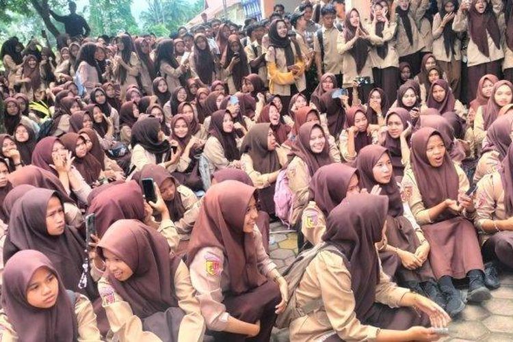 Pelecehan Seksual di SMA Padang Pariaman, Ratusan Siswa Demo, Pelaku Dipecat