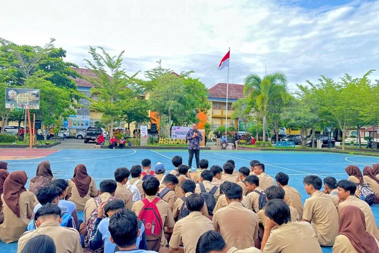 Badan Pengawas Pemilihan Umum (Bawaslu) Kota Mataram saat mengisi kegiatan Sabtu Budaya dengan sosialisasi pengawasan partisipatif di SMAN 3 Mataram, Sabtu, (20/01/2024)