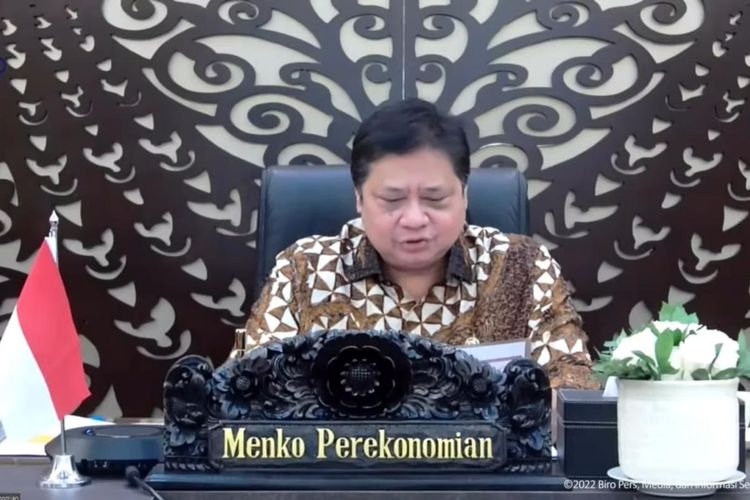 Menteri Koordinator Bidang Perekonomian, Airlangga Hartarto dalam konferensi pers perpanjangan PPKM, Senin (31/1/2022). 