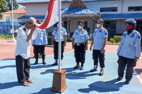 Napi Teroris Eks JAD dan Pelaku Bom Polrestabes Medan Berikrar Setia ke NKRI, Cium Merah Putih
