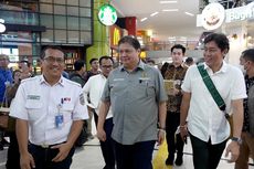 Airlangga Pantau Aktivitas Ekonomi Pascapandemi Masyarakat di Stasiun Gambir