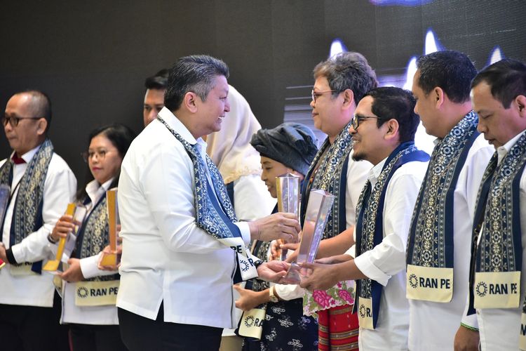 Kepala BNPT Rycko Amelza Dahniel dalam ajang RAN Awards 2024 yang digelar Badan Nasional Penanggulangan Terorisme (BNPT) di Jakarta, Senin (19/8/2024).
