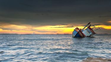 Kapal Nelayan Karam di Pantai Pasir Putih Bengkulu, Satu Orang Hilang Tereret Arus