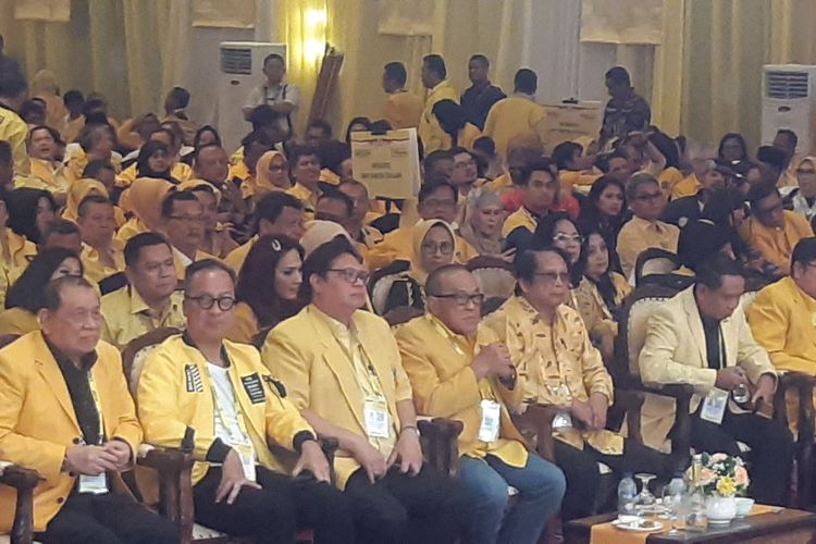 Ketua Umum Golkar terpilih Airlangga Hartarto tengah menjalani sidang musyawah nasional (Munas) Golkar ke-10.