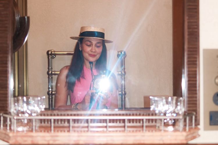 Bersulang di kota romantis, Luna Maya rayakan ulang tahun ke-42 di Roma dengan nuansa pink elegan. Intip 6 detail gaya fashionnya di sini.