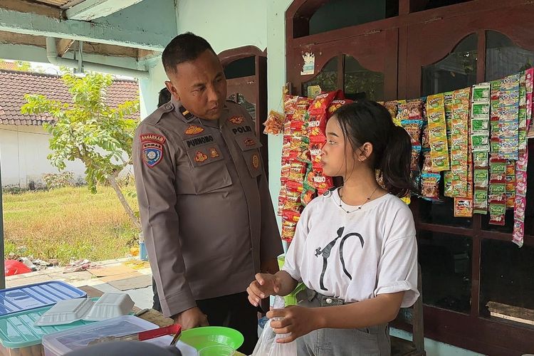 Upah Rp 25.000 Sehari, Siswi SMP di Lamongan Rela Kerja hingga Larut Malam demi Sekolah