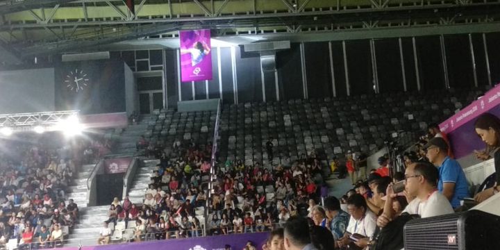 Sejumlah bangku kosong tampak di Istora pada pertandingan nomor perorangan bulu tangkis Asian Games 2018, 24 Agustus 2018.