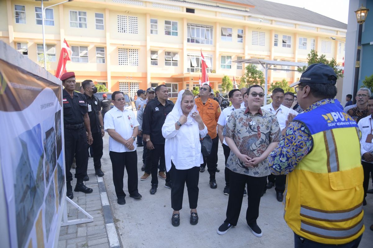 Mbak Ita Dampingi Herviano serahkan kunci Rusun Semarang Hebat bagi warga eks Kebonharjo

