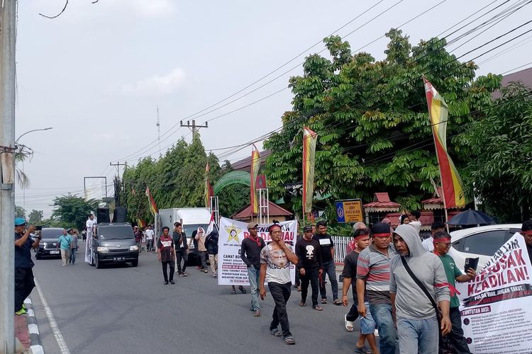 Perbaikan Jalan di Rohul Diduga Pakai Dana Pungli Perusahaan, LSM Desak Camat dan Kades Jadi Tersangka