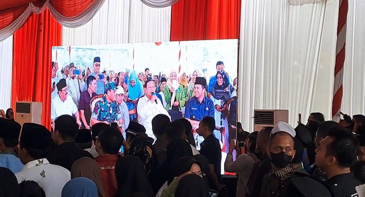 Tertawa Saat Umurnya Dibandingkan dengan Emil Dardak, Prabowo: Banyak Pemimpin Muda Muncul