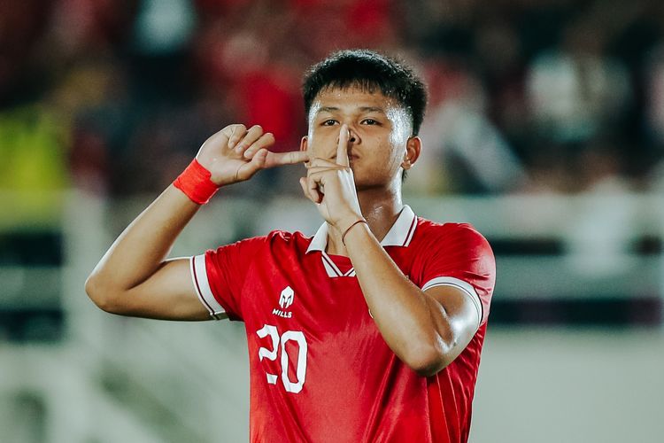 Pemain Timnas Indonesia U-23 Hokky Caraka selebrasi usai mencetak gol kedelapan ke gawang Taiwan saat pertandingan kualifikasi Piala Asia U23 yang berakhir dengan skor 9-0 di Stadion Manahan Solo, Sabtu (9/9/2023) malam. Terkini, Hokky mencetak gol debut bersama timnas Indonesia senior saat melawan Brunei pada leg kedua putaran pertama Kualifikasi Piala Dunia 2026 Zona Asia, Selasa (17/10/2023).