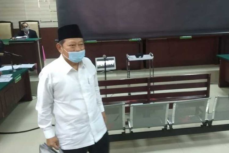 Bupati nonaktif Sidoarjo  Saiful Ilah saat sidang perdana di Pengadilan Tipikor Surabaya, Rabu (3/6/2020).