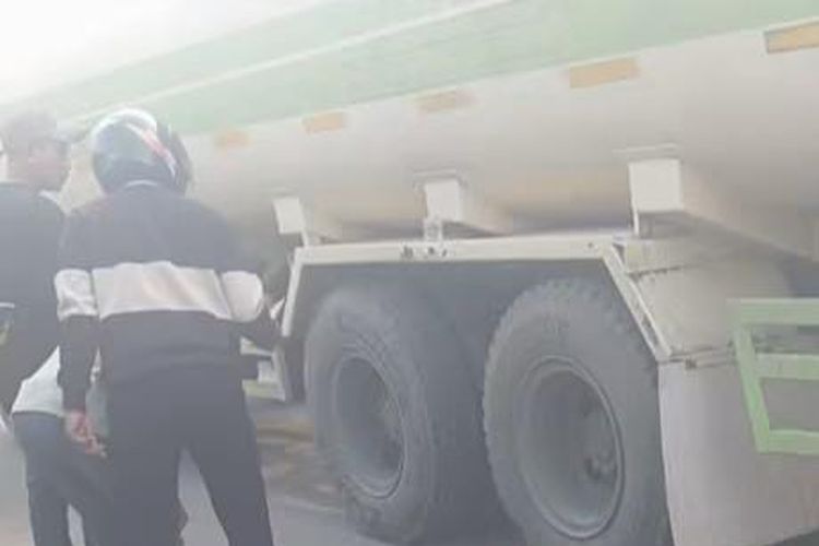 Diduga Hindari Lubang, Pemotor di Medan Tewas Terlindas Truk Tangki