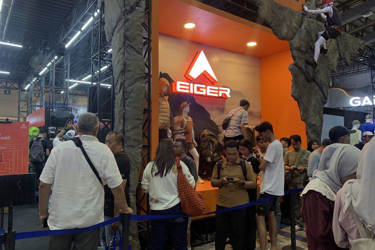 Booth Eiger di Indofest 2025 ramai pengunjung.
