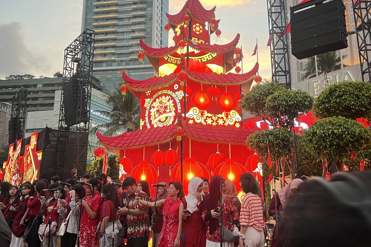 Bundaran HI Jadi Lautan Lampion, Pramono-Rano Resmi Buka Festival Imlek 2026