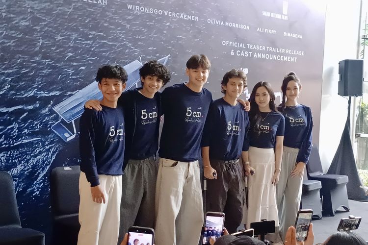 Film 5cm. Revolusi Cinta Angkat Kisah Zafran Saat Duduk di Bangku SMP