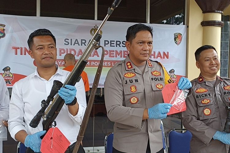 Jumpa pers Polres Lombok Barat ungkap kasus pembunuhan di Desa Batu Layar, Lombok Barat, Senin (30/10/2023).