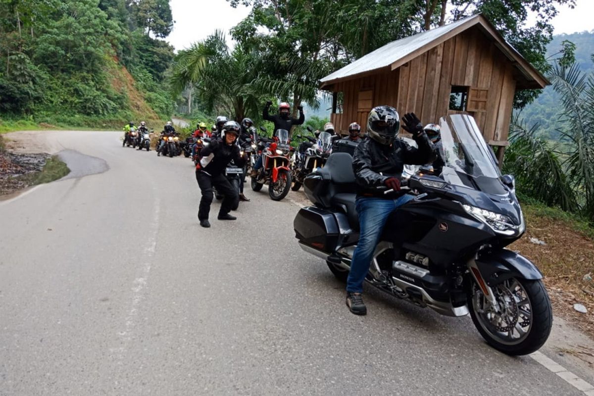 Para pengguna Bike Honda peserta Honda BigBike Tour de Andalas 2018 saat perjalanan menyusuri tiga provinsi di Sumatera pada 19-22 Juli 2018.