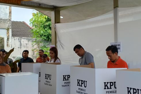 Bobby dan Kahiyang Mencoblos di TPS Medan, Berharap Partisipasi Pemilih Tinggi  
