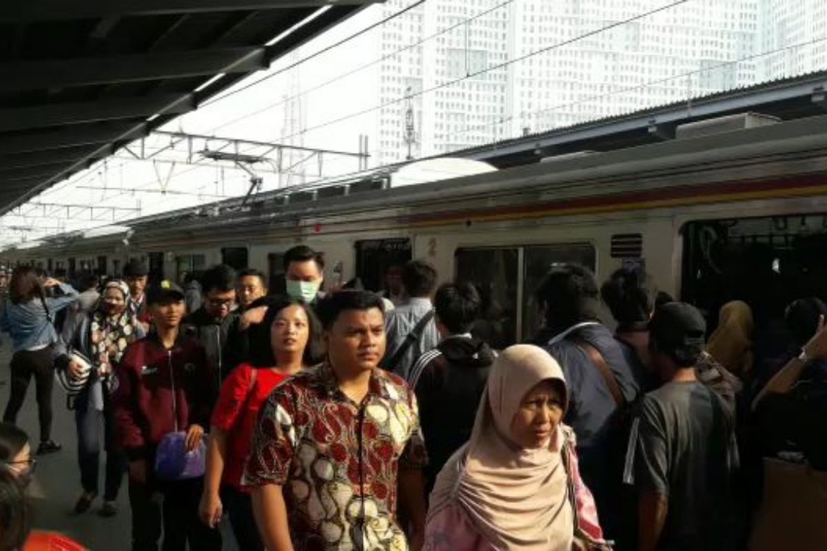 Kondisi di Stasiun Bekasi tampak normal Senin (15/4/2019).