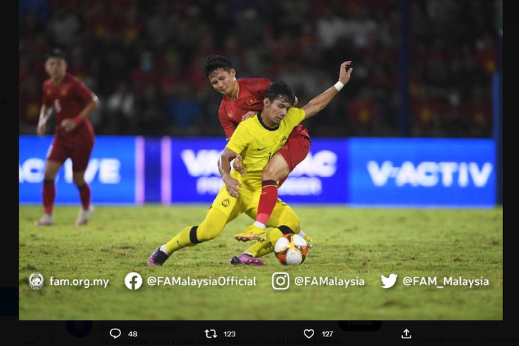Tangkapan layar Twitter @FAM_Malaysia yang memuat momen perjuangan timnas U22 Malaysia dalam laga lanjutan fase grup sepak bola SEA Games 2023 kontra Vietnam di Prince Stadium, Phnom Penh, Kamboja, pada Senin (8/5/2023), Malaysia menelan kekalahan dalam laga tersebut sehingga tertahan di peringkat ketiga klasemen Grup B sepak bola SEA Games dan dipastikan tersingkir dari persaingan menuju semifinal.