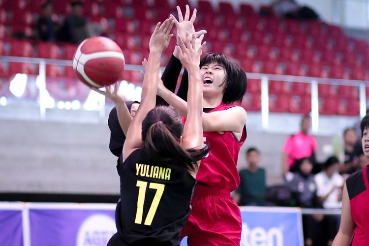 Klub basket putri Tanago Friesian Jakarta mengandaskan perlawanan Malaysia Penang Stallion dengan angka 71-38 pada Pra Season Srikandi Cup 2020 di GOR Gelanggang Remaja Pekanbaru, Senin (13/1/2020).