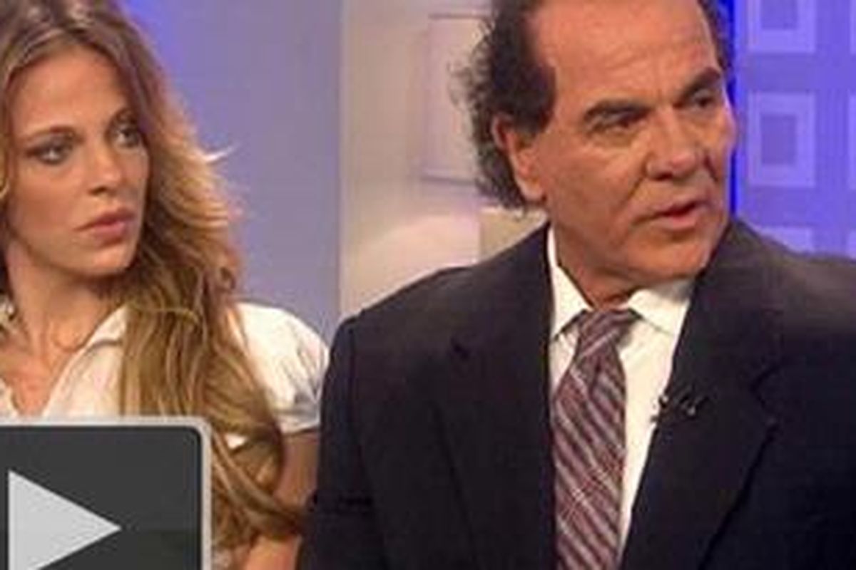 John France dengan perempuan barunya saat tampil di acara televisi.