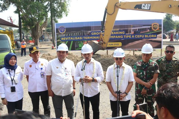 Groundbreaking revitalisasi terminal Tipe A Cepu di Kecamatan Cepu, Kabupaten Blora, Jawa Tengah, Jumat (16/6/2023)