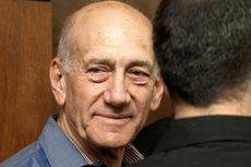 Mantan PM Israel Ehud Olmert Bebas dari Penjara Lebih Awal