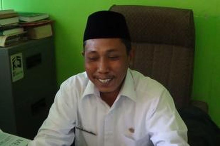 Kepala Seksi Haji, Kantor Kementrian Agama Kabupaten, Ilyasa. 