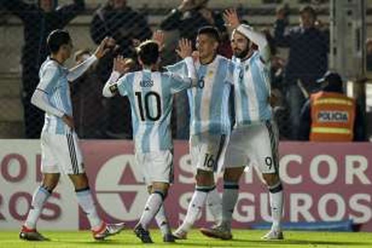 Para pemain Argentina merayakan gol ke gawang Honduras, dalam laga persahabatan di Stadion Bicentenario, 27 Mei 2016.