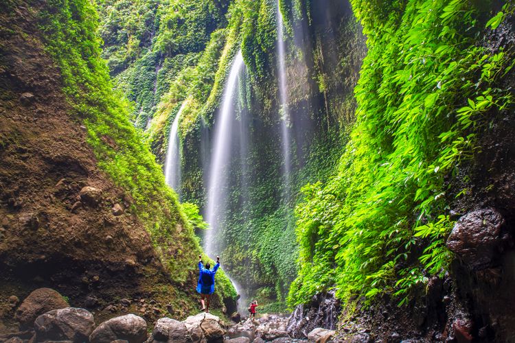 Air terjun Madakaripura dengan ketinggian sekitar 200 meter menjadi air terjun tertinggi kedua di Indonesia.