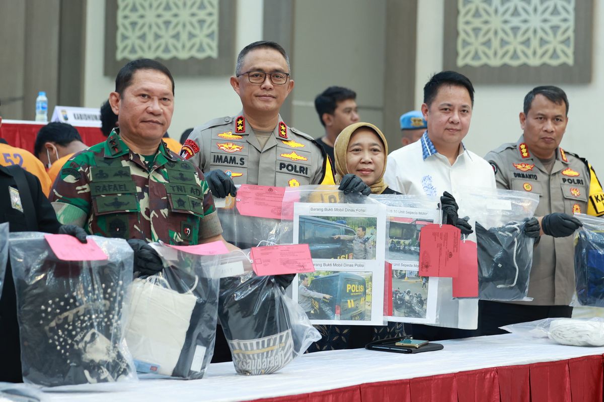 Polda Jatim menetapkan 13 oknum anggota PSHT Jember sebagai tersangka kasus pengeroyokan anggota Polri Kamis (25/7/2024)