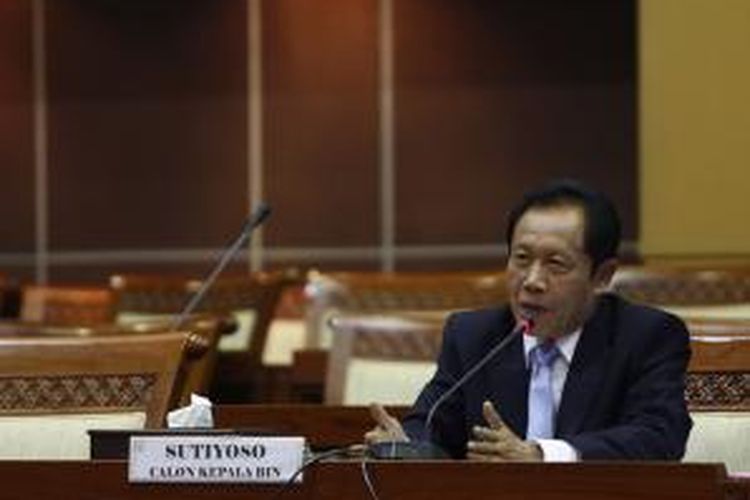 Sutiyoso saat menjalani uji kelayakan dan kepatutan sebagai calon kepala BIN di Komisi I DPR-RI, Senayan, Jakarta, Selasa (30/6/2015).  Sejumlah persoalan yang menjadi perhatian Sutiyoso adalah kejahatan dunia maya dan persoalan ekonomi.