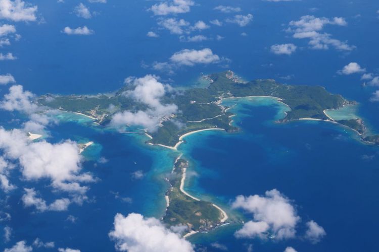 Pulau Okinawa difoto dari udara.